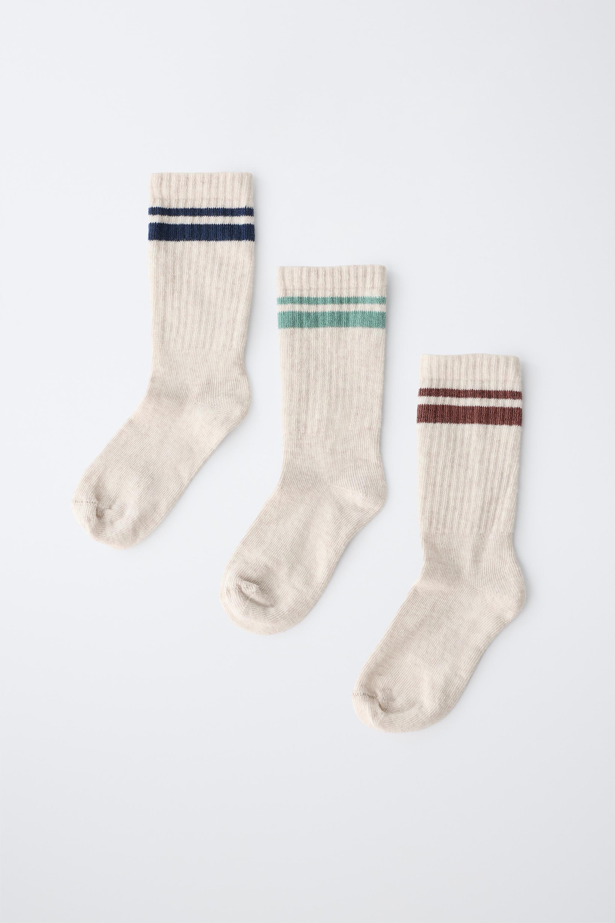 THREE-PACK OF SPORTY STRIPED CREW SOCKS